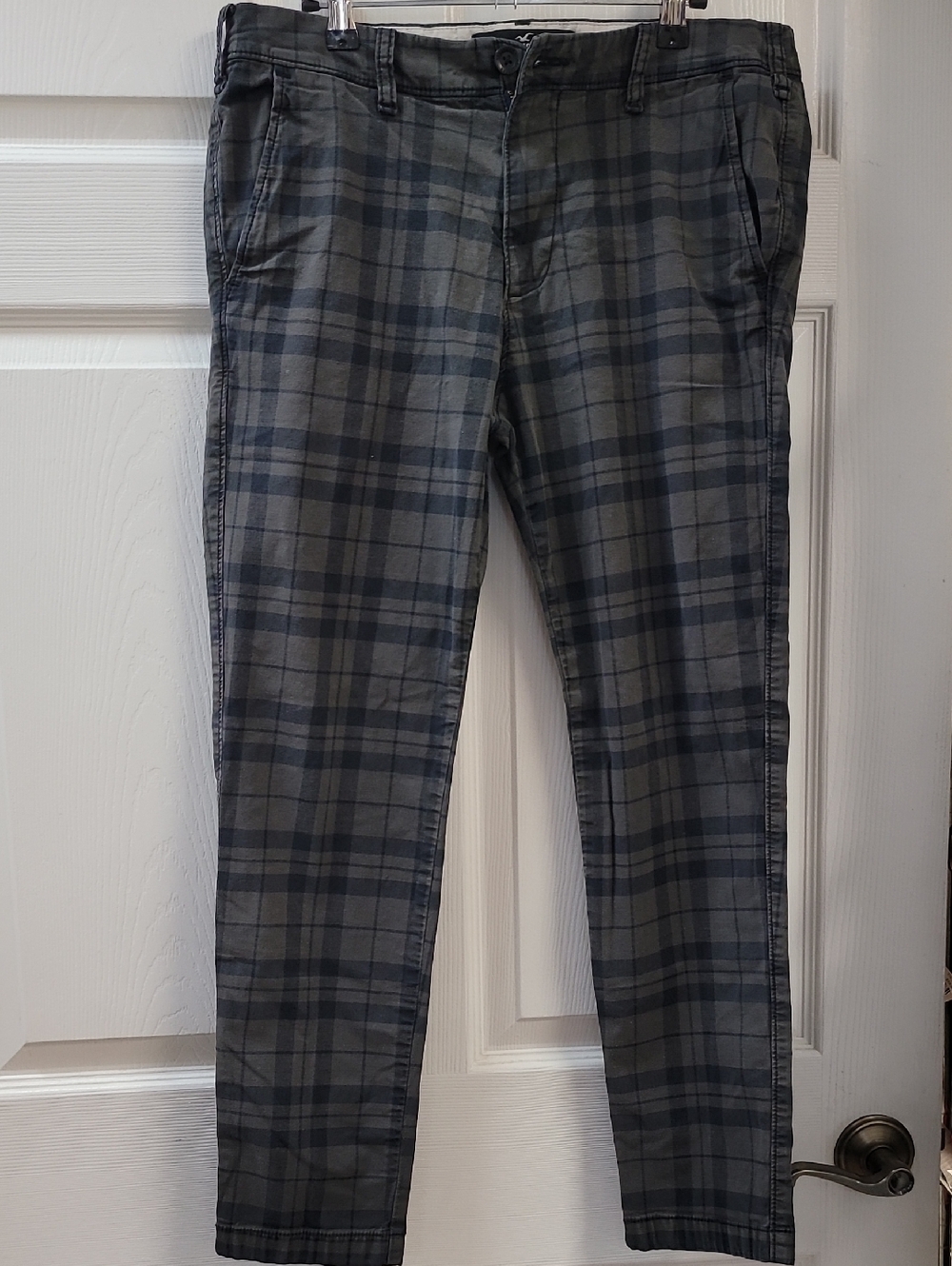 Men's Plaid Straight-Leg Pants in Gray and Black
